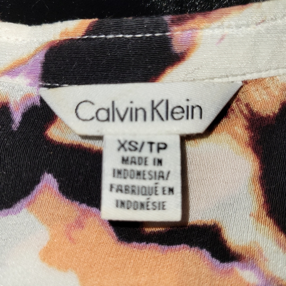 Calvin Klein- Long Adjustable Sleeve, Button-Down Blouse, Size XS - Picture 5 of 6